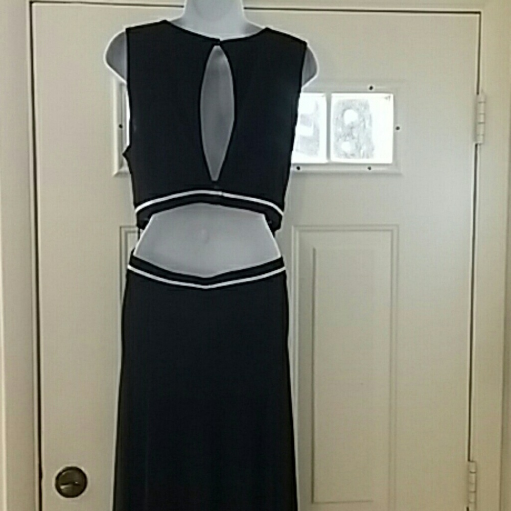 Dress - Picture 3 of 3